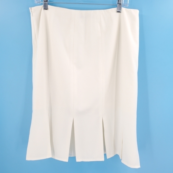 Tapemeasure ivory pleated skirt 12 - Picture 5 of 10